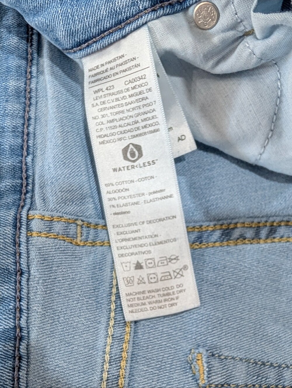 Levi Strauss Signature Mid Rise Capri Jeans - Size 16 - Picture 3 of 5